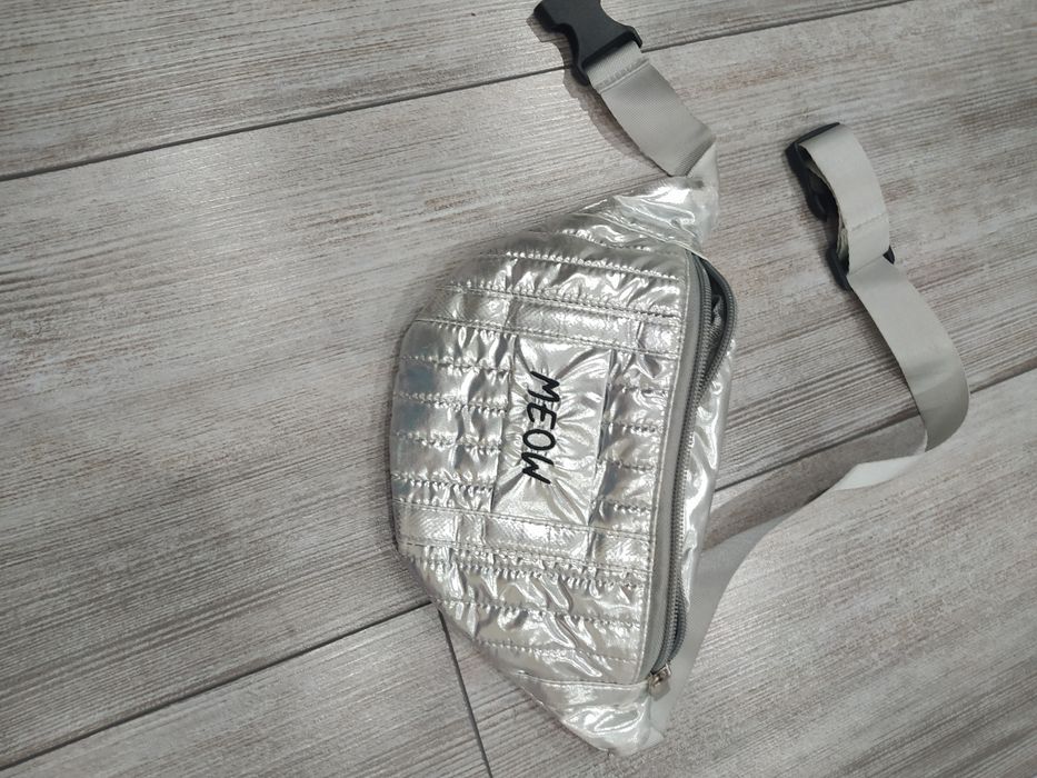 Piękna srebrna nerka saszetka