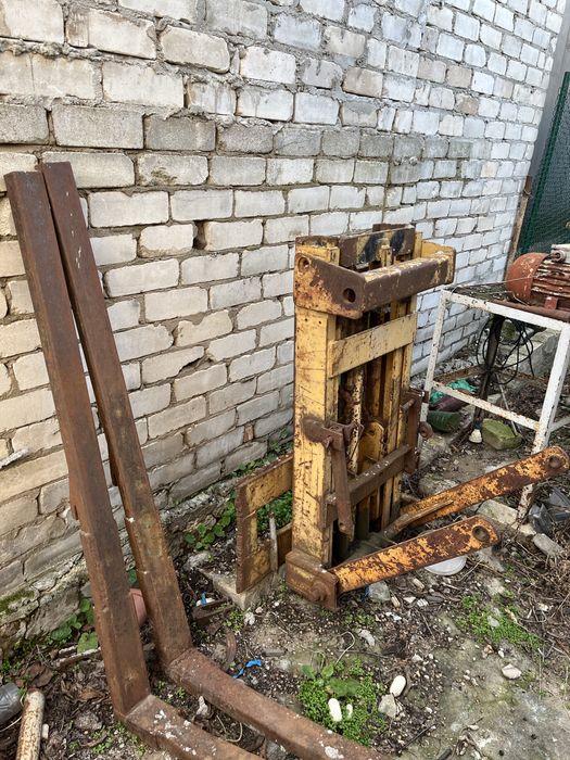 Погрузчик гидравлический с вилами на трактор