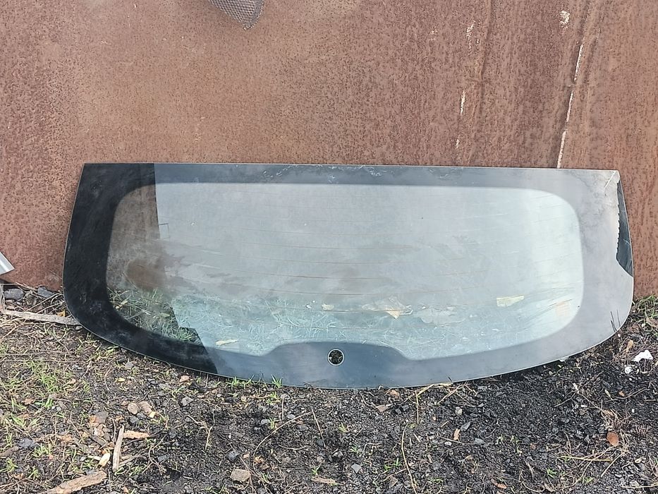 Стекло заднее на Nissan Qashqai 2011r