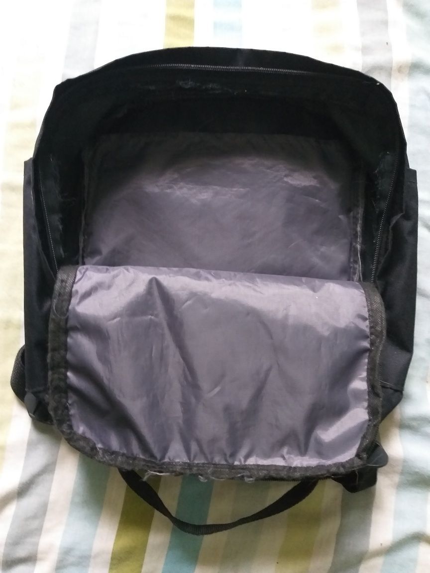 Фірмовий шкільний рюкзак.