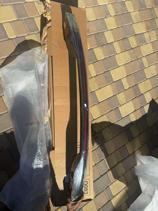 Фонарь задній центральний Dodge Hornet