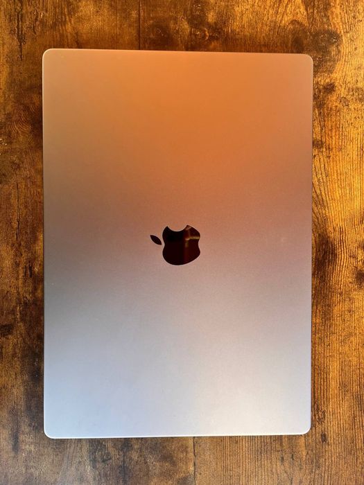 Apple MacBook Pro 16” M2 Max