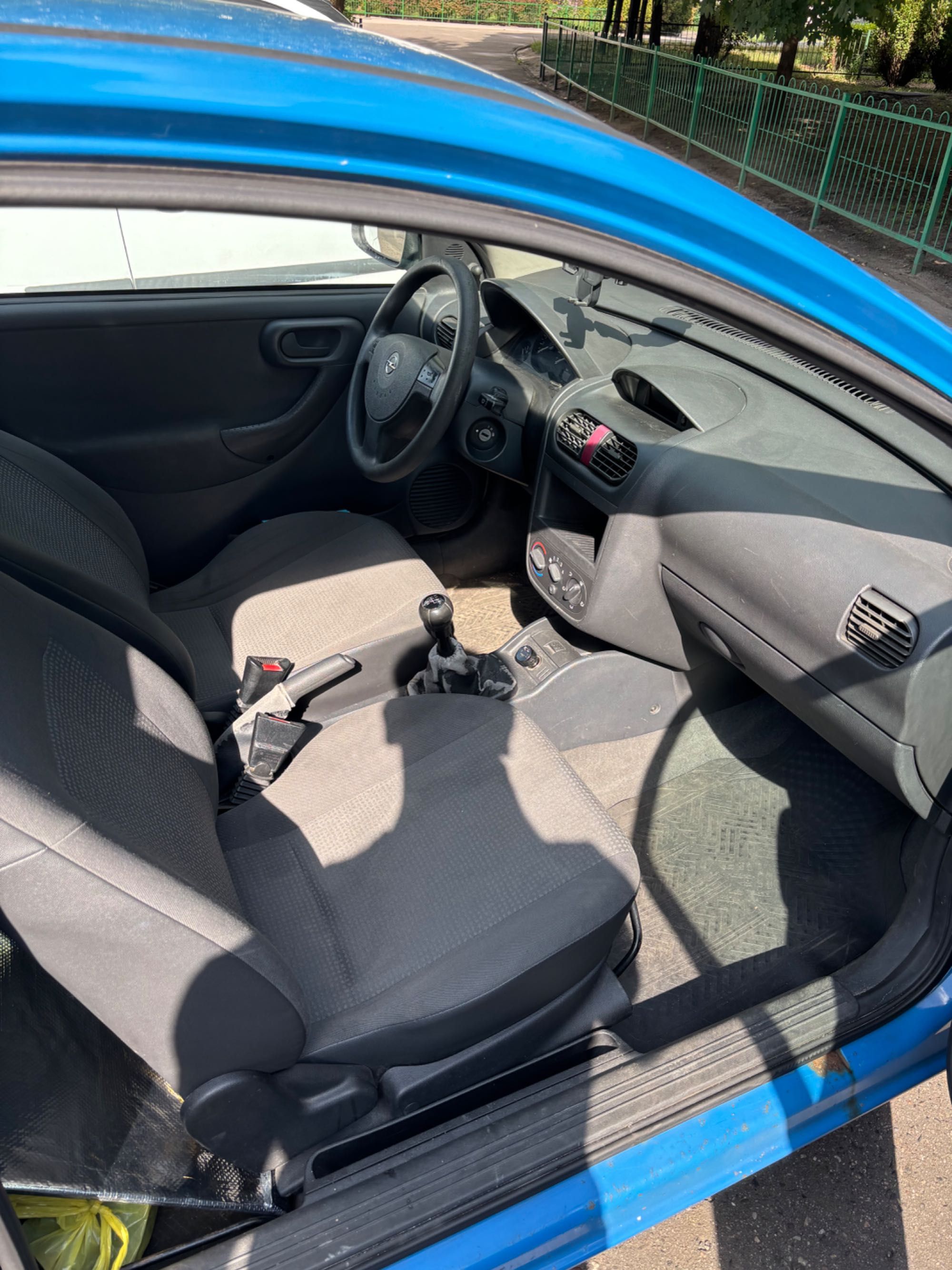 Opel corsa 2004 .