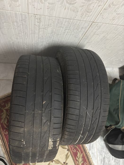 Dois Pneus Semi-Novos