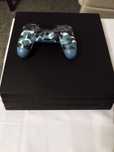 PlayStation 4 PRO,  dwa pady, kabel zasilający