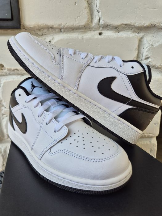 Certyfikat autentyczności | Nike Air Jordan 1 Low White Black 38.5 EU