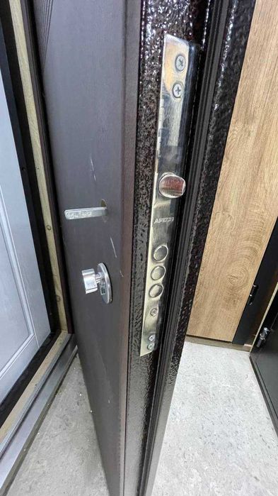 Двері металеві Метал - МДФ ПВХ 80 вулиця : в наявності