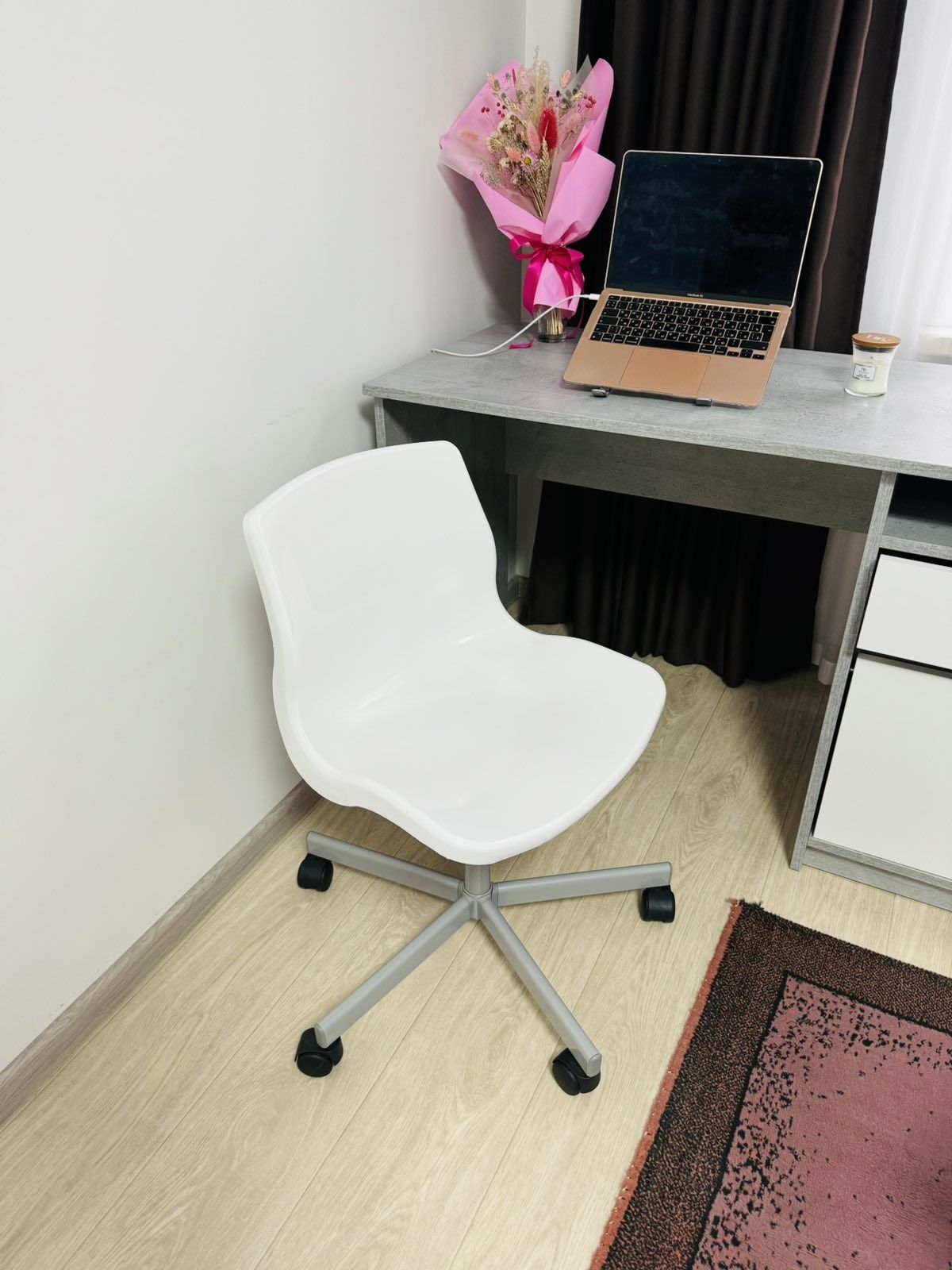 Робочий стілець IKEA (ІКЕА) SNILLE білий