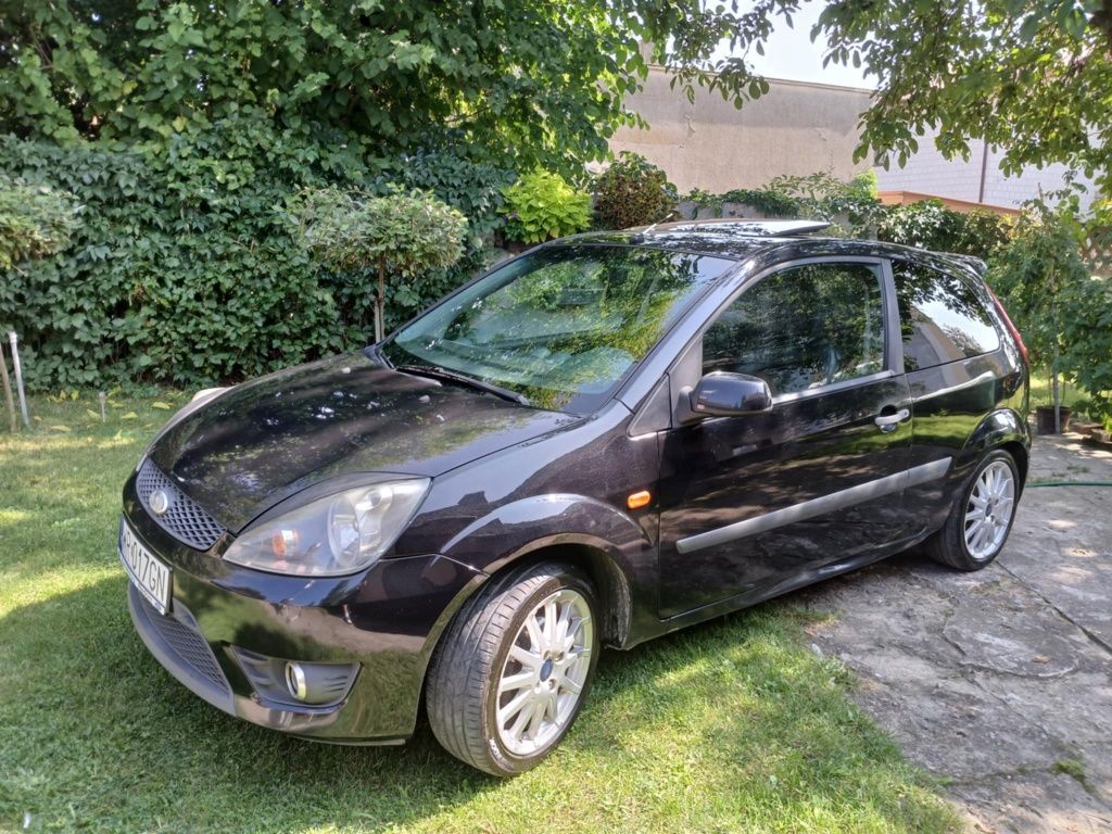 Ford Fiesta kolor czarny