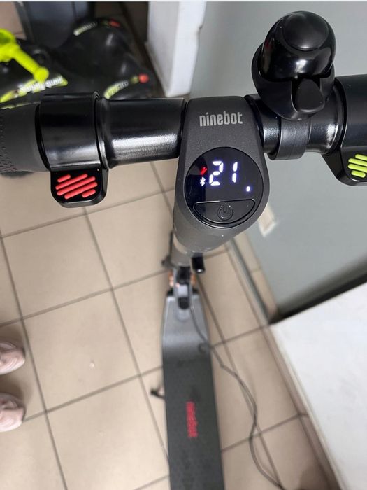 Hulajnoga elektryczna Segway e25d 300 W