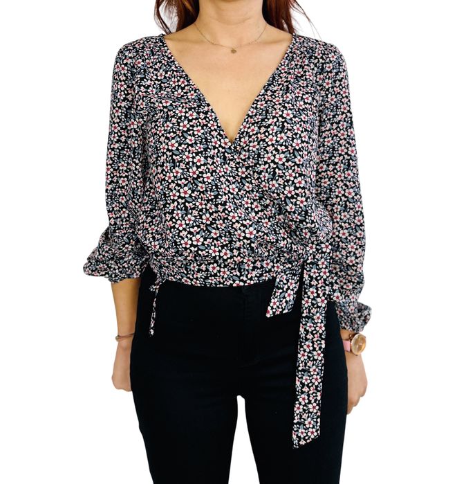 Czarna bluzka w drobny kwiatowy wzór z wiązaniem S 36 Shein