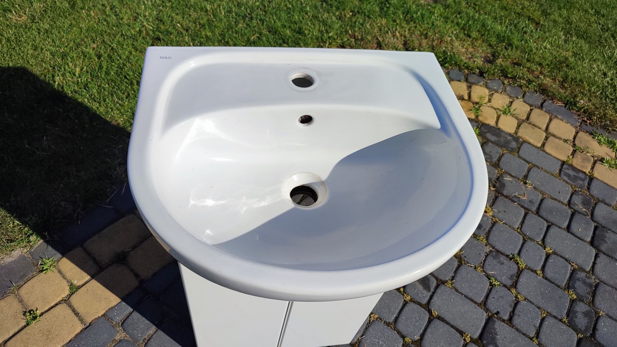 Szafka łazienkowa z umywalką