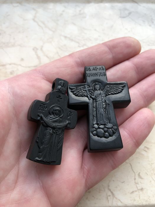 Хрестик з ебенового дерева з золотим розпʼяттям