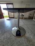 Vendo mesa regulável em altura.