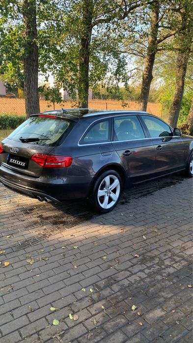 Audi a4 b8 2.0D sline rok 2009/2010