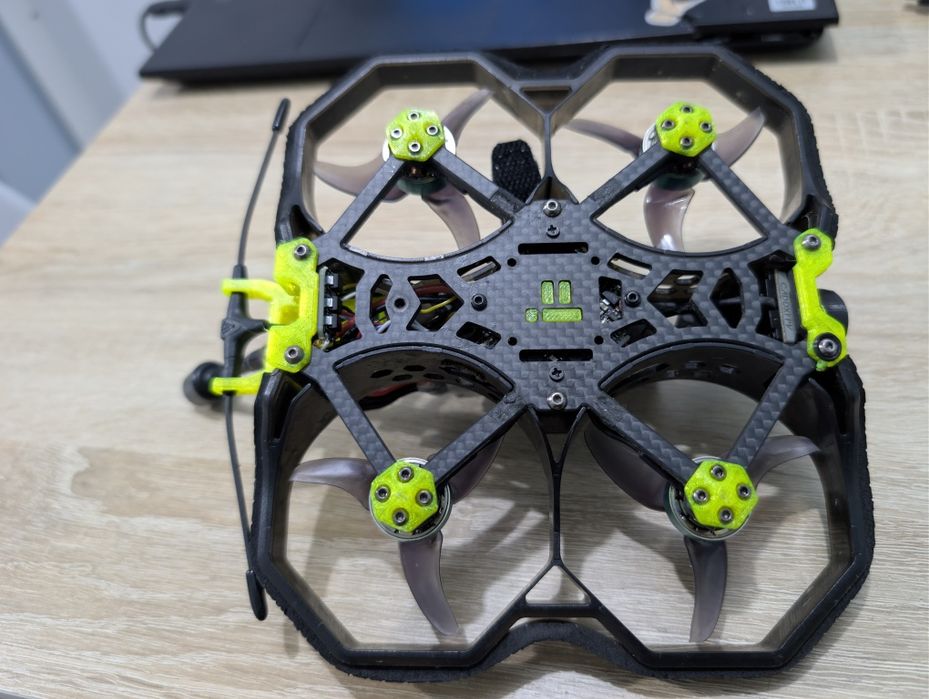 Продам FPV 2.5 дюйми  BDA аналоговий адаптер до dji goggles