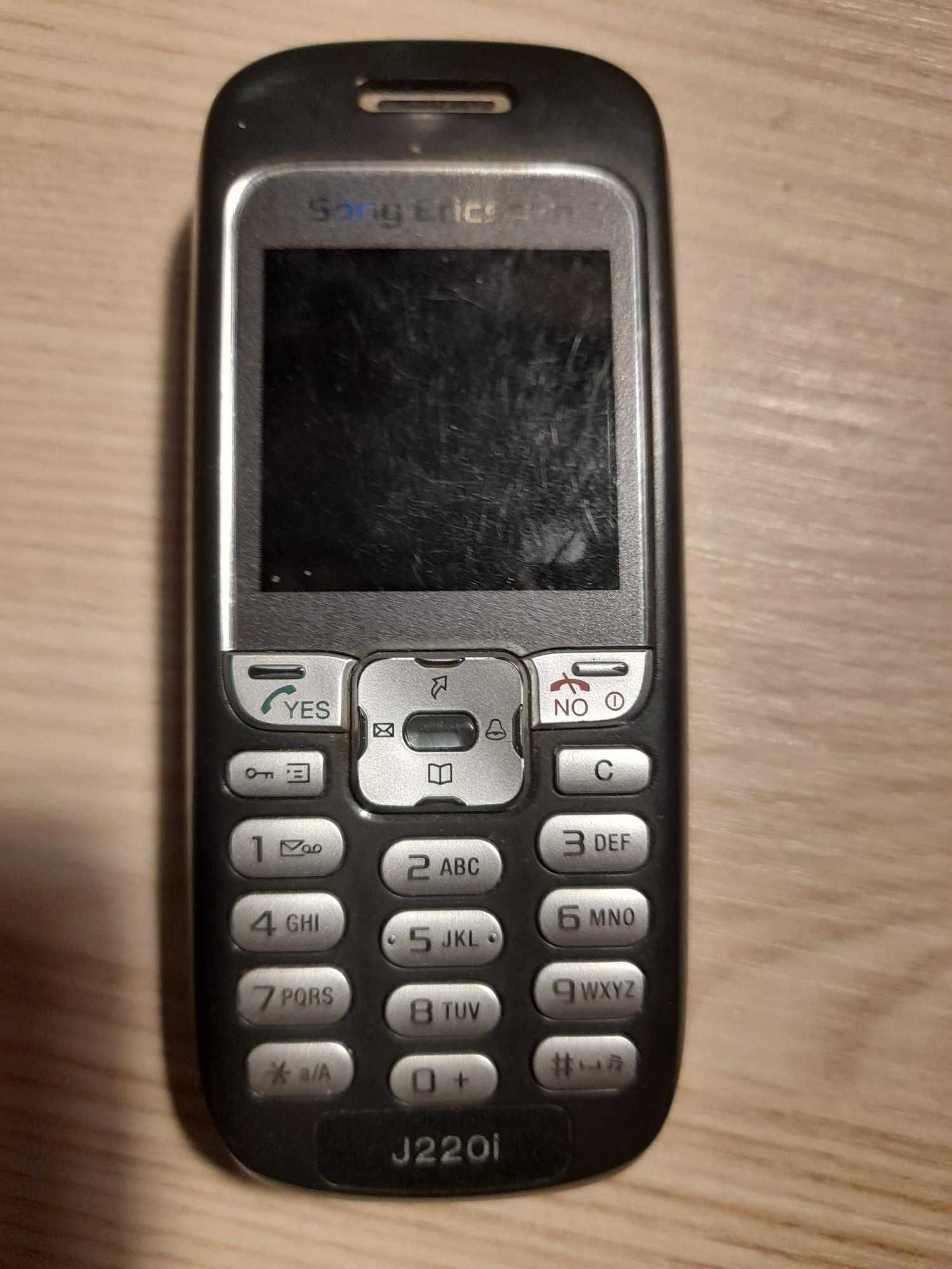 Stary telefon Sony Ericsson J220i