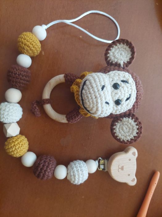 Zawieszka na smoczek + grzechotka handmade