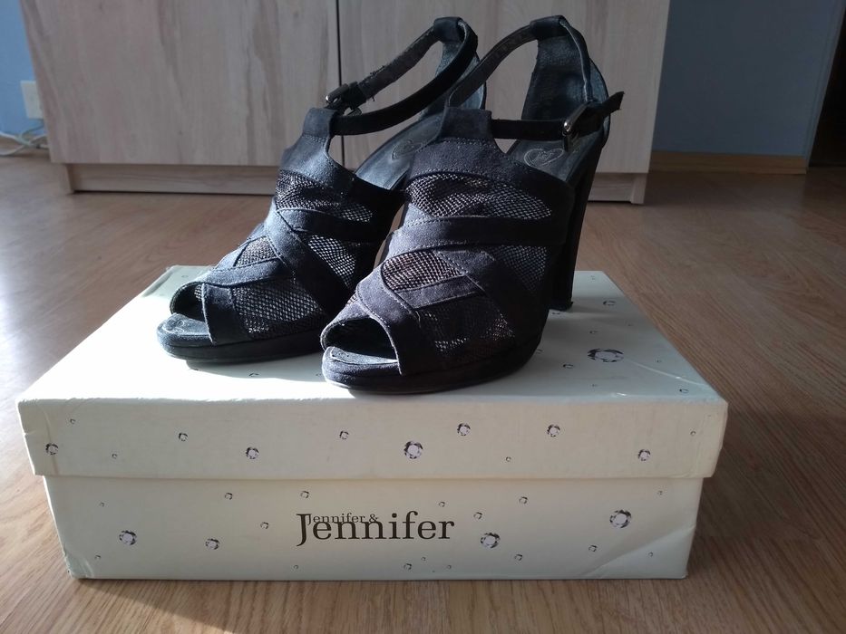 Czarne szpilki zamszowe z koronką r.35 Jennifer&Jennifer CCC