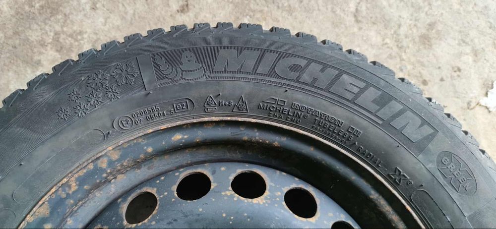 Felgi stalowe R15 z oponami Michelin – Golf V