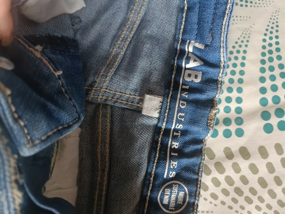 Szorty jeans dziewczęce rozmiar 134. KappAhl