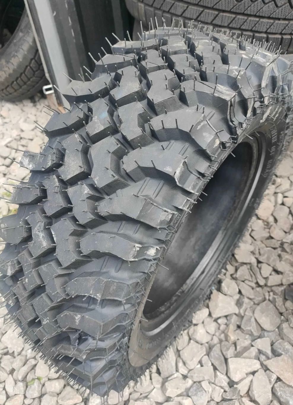 Шини для бездоріжжя 235/70/16