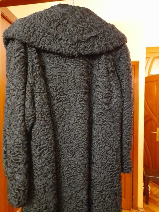 Шуба каракулева.