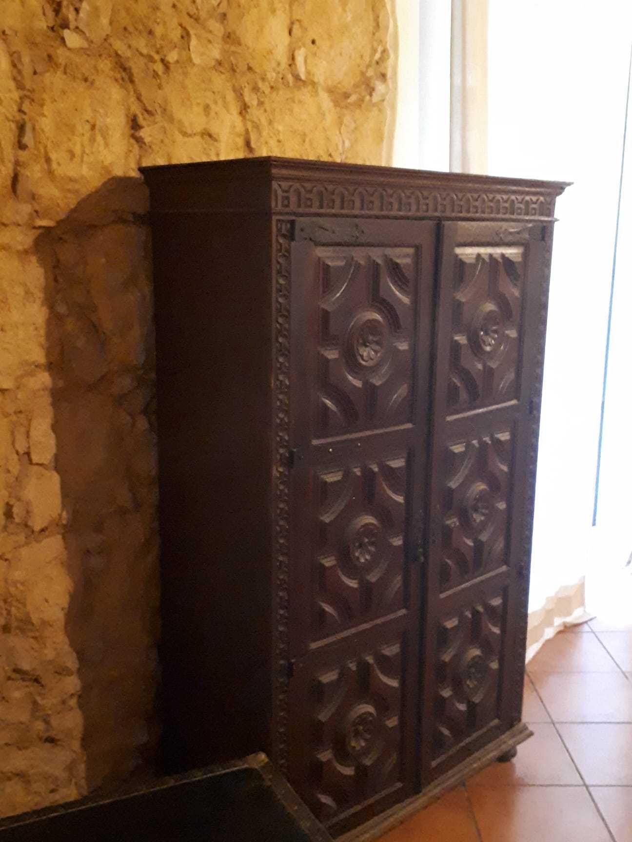 Móvel de Roupa Vintage