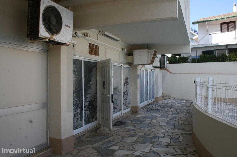 Loja Bar ou Futuro Apartamento na Praia da Rocha com 180 m2