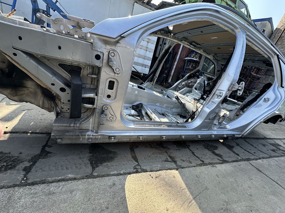 Próg W204 Kombi Lewy Prawy Słupek W204 Mercedes