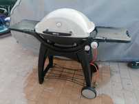 grill gazowy WEBER Q 3000 ładny stan durzy stolik
