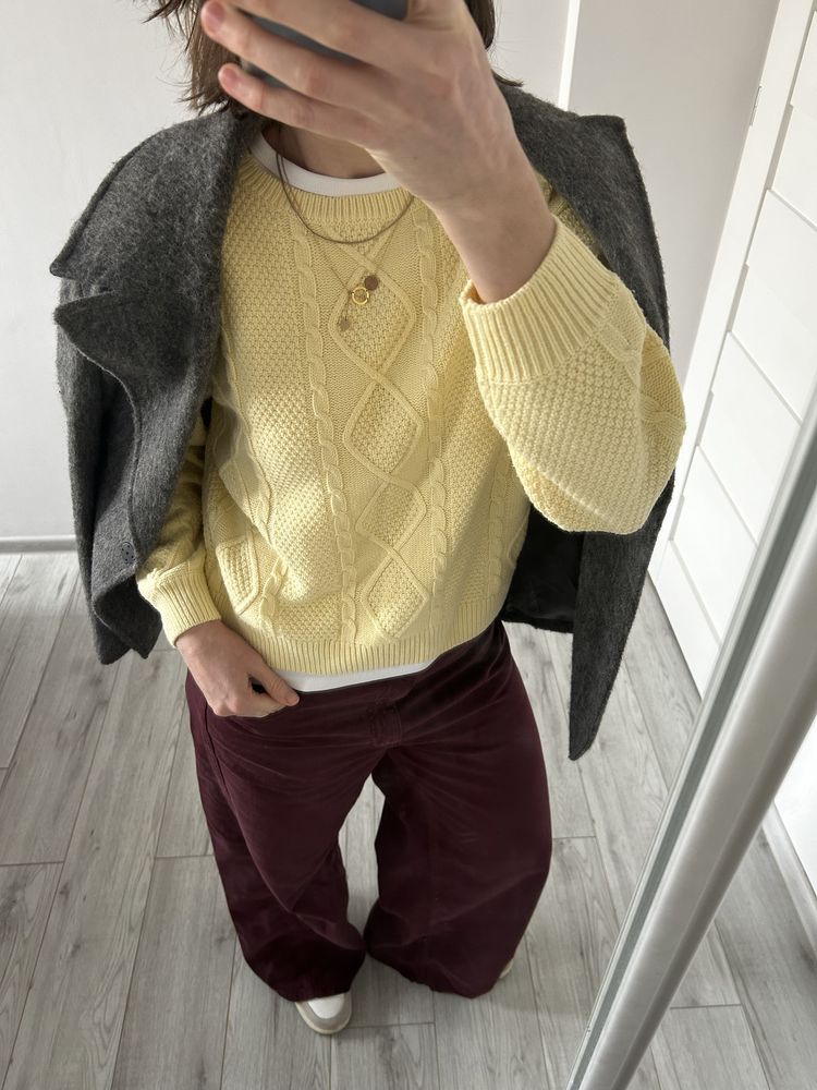 Śliczny sweter z warkoczowym splotem, roz. M/L.