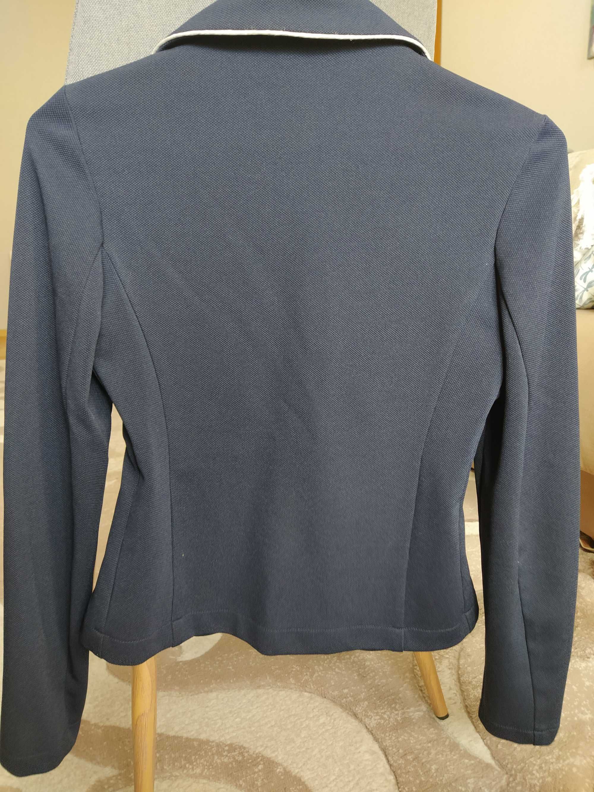 Пиджак нарядный из плотной костюмной ткани