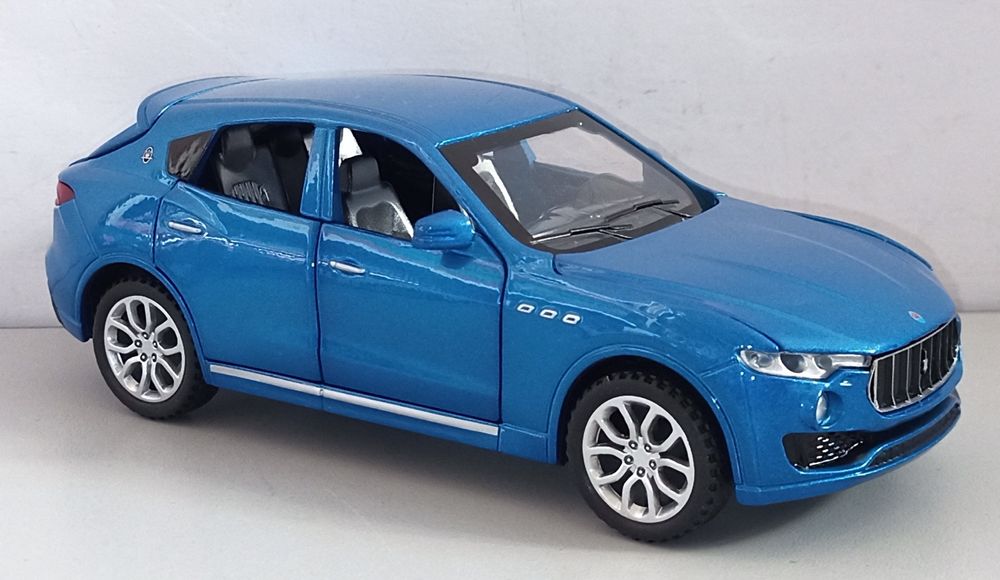 Maserati Levante модель 1:32 Металл звук свет.