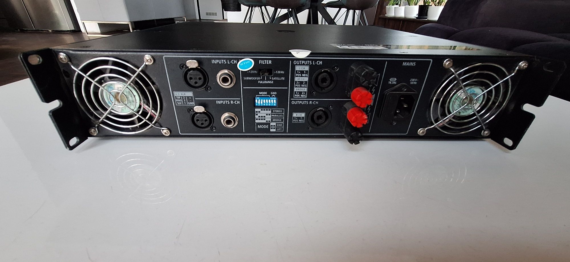 Końcówka mocy. Profesjonalny wzmacniacz stereo, 600W RMS