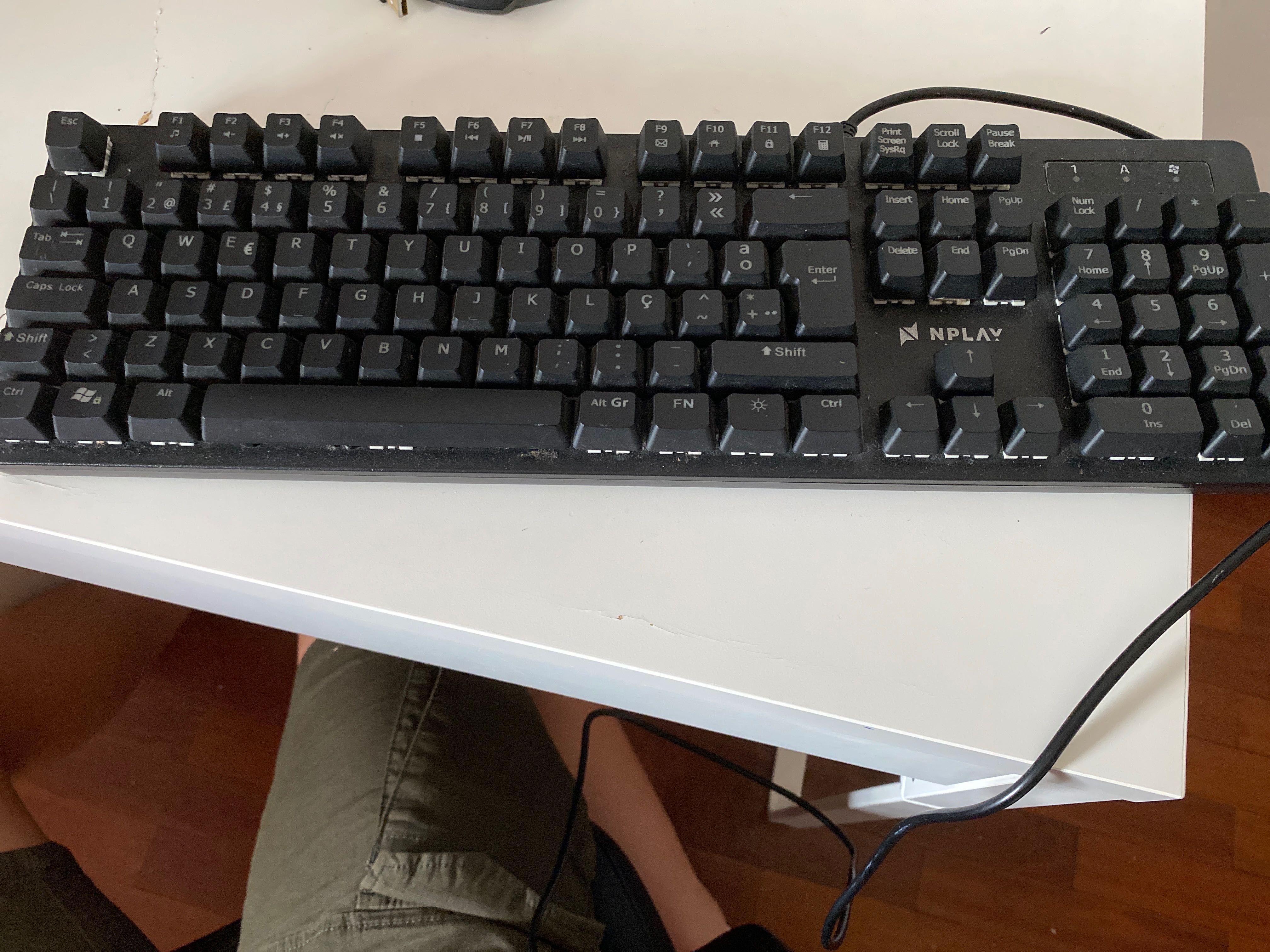 Teclado mecânico com diferentes tipos de led