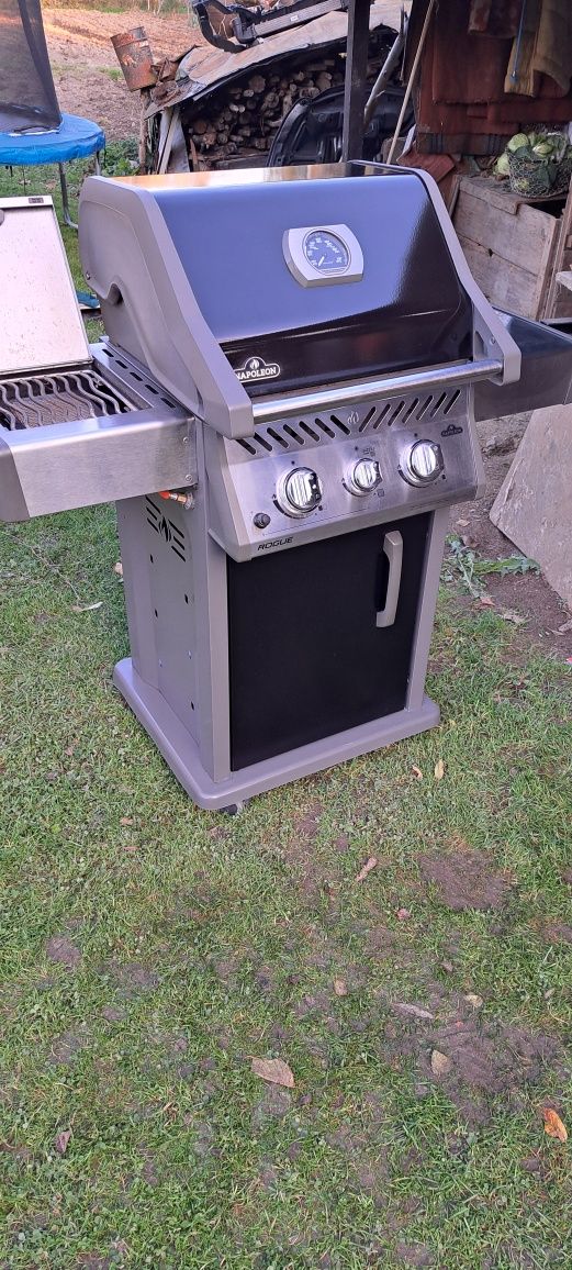 Grill gazowy napoleon rogue
