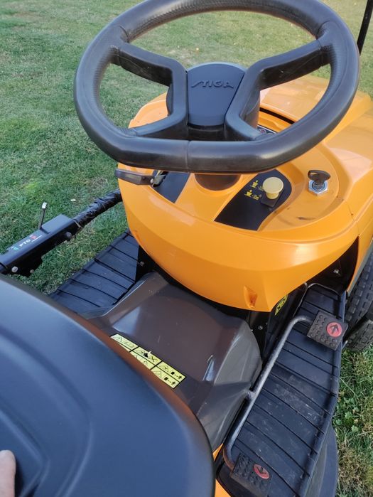 Traktorek kosiarka Stiga Estate 4092H + zamiatarka