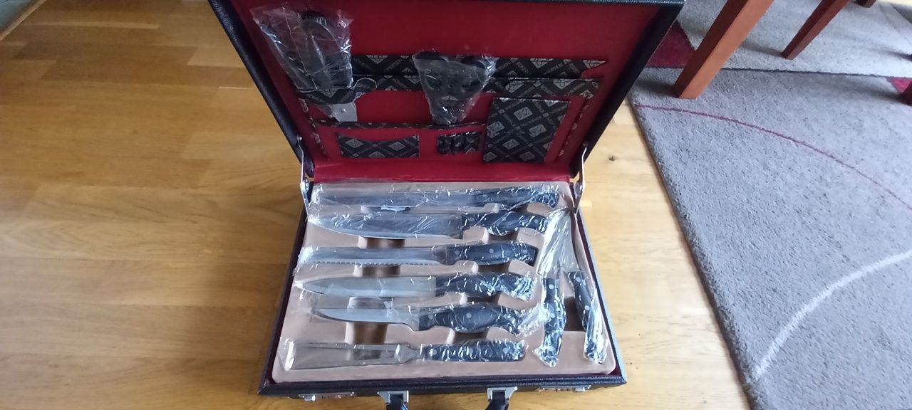 Komplet  24 noży z prestiżowej