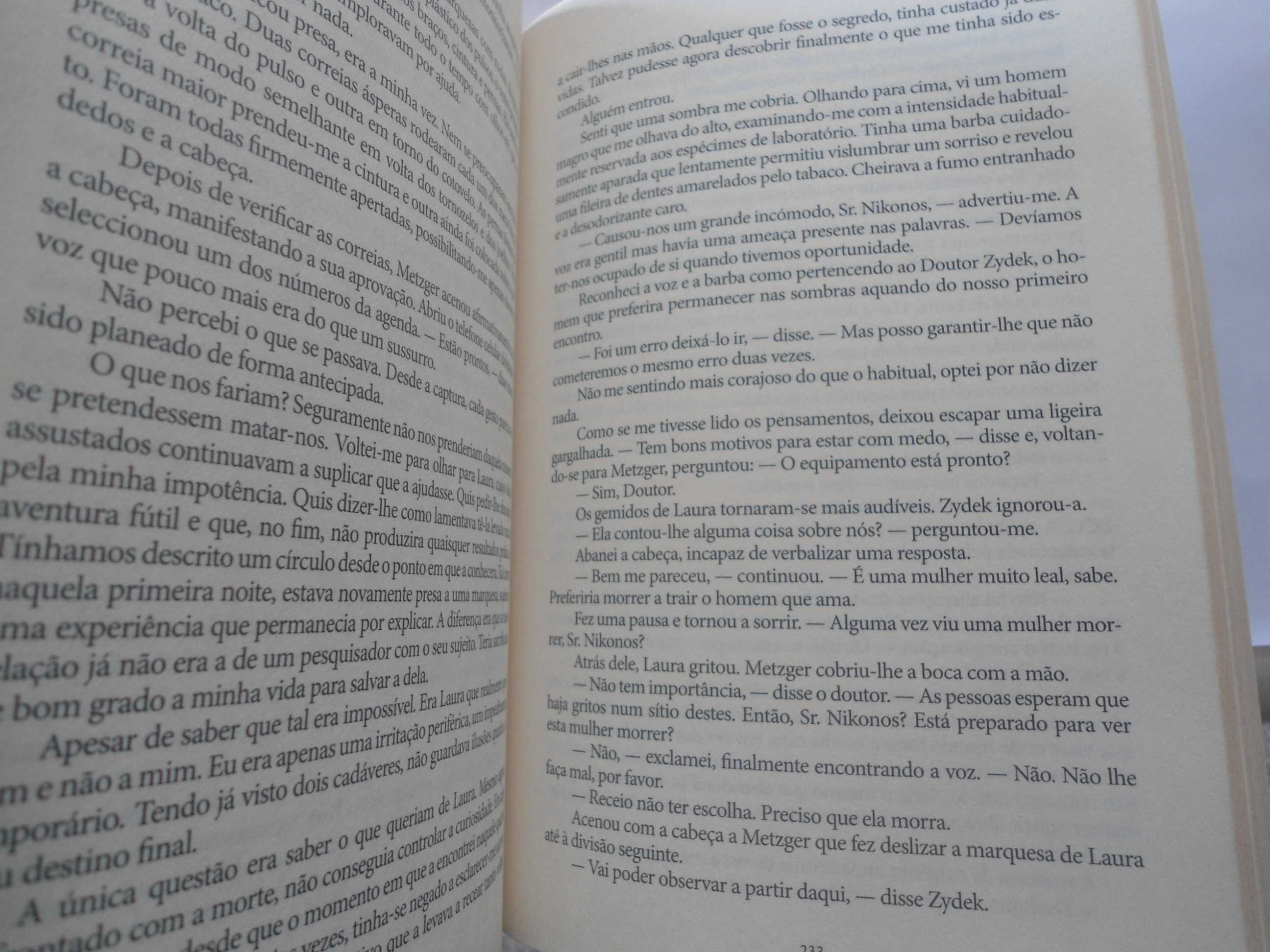 O Autenticador por William M. Valtos