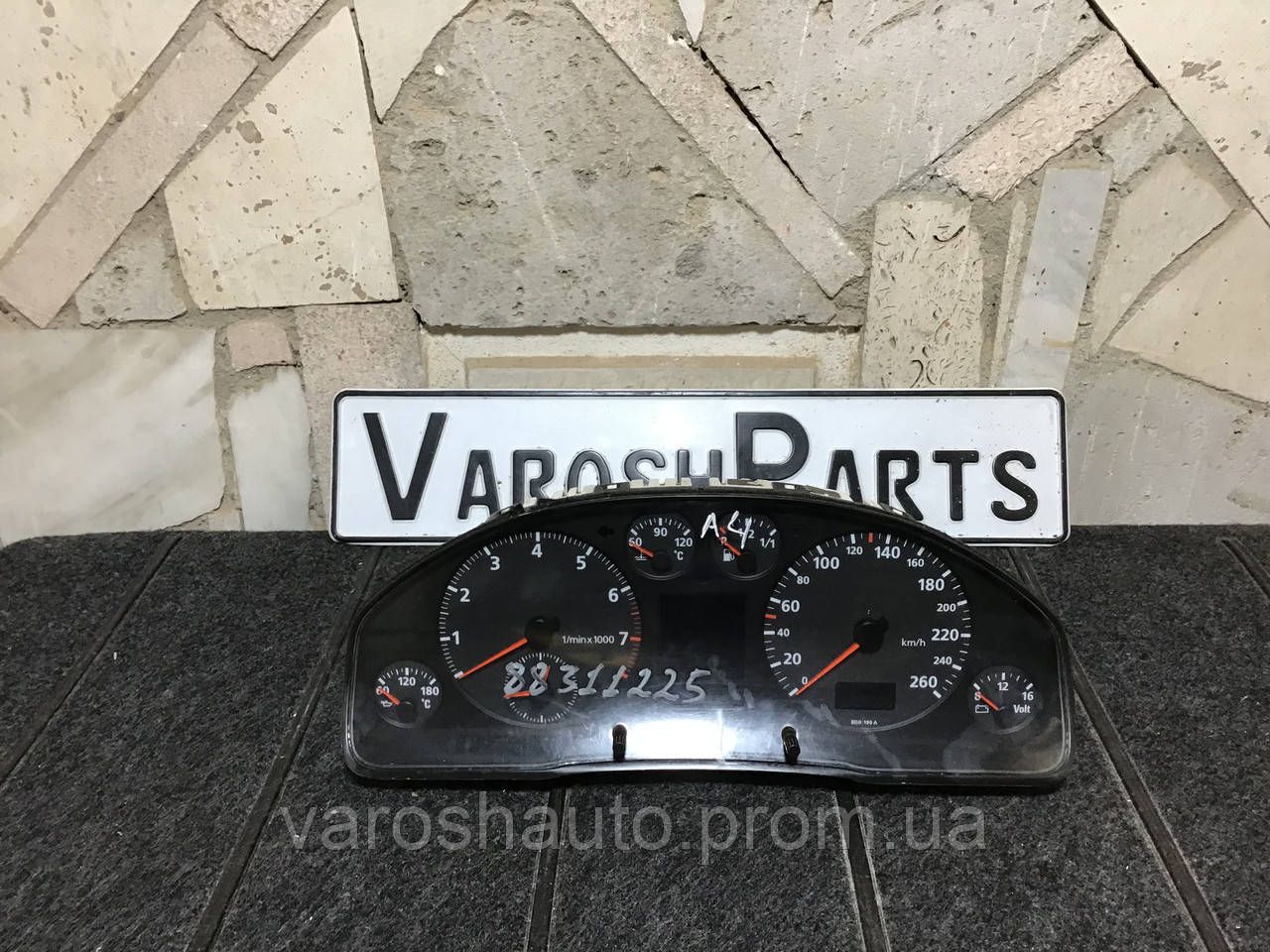 Панель приладів 88311225 Audi A4B5