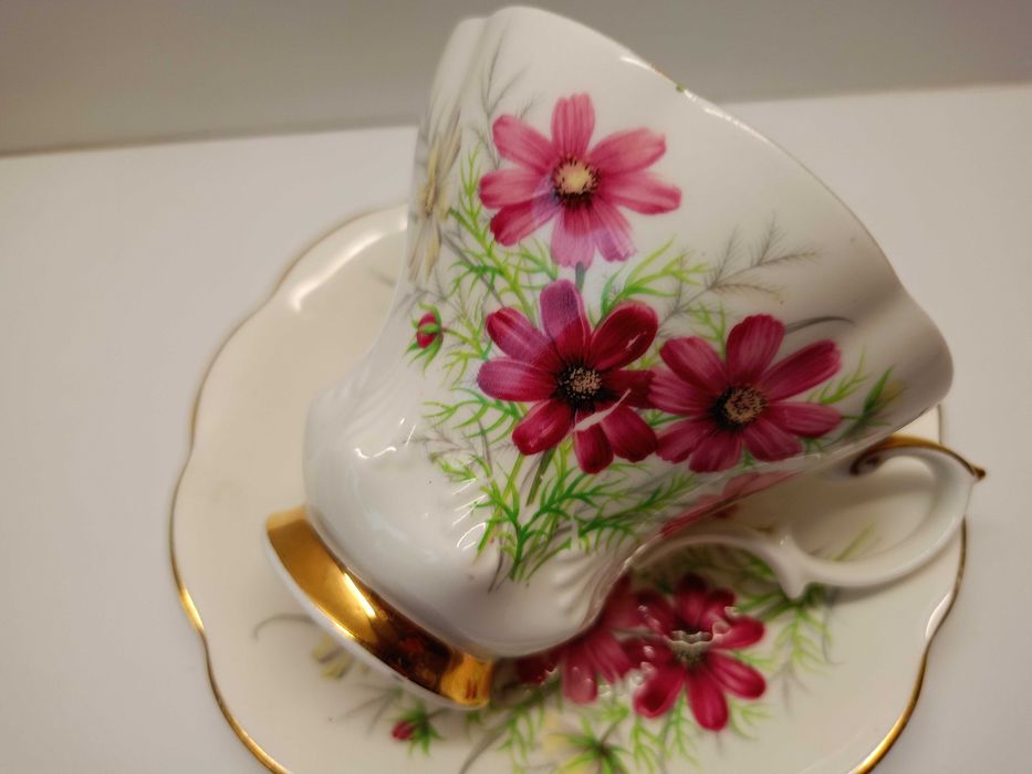 Royal Albert - angielska porcelana kostna - Unikatowy kształt