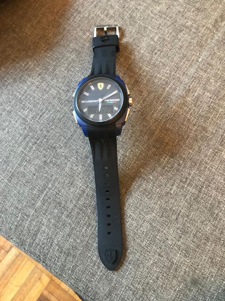 Relogio ferrari  preto e azul