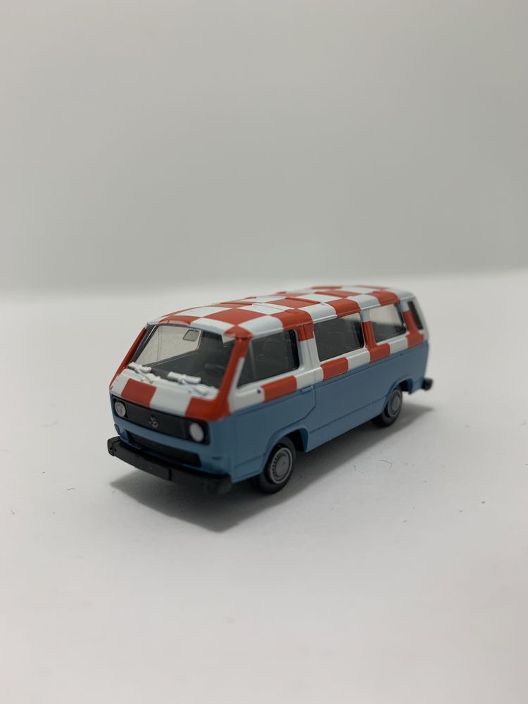 Volkswagen T3 Bus aeroporto da Roco escala H0 1/87