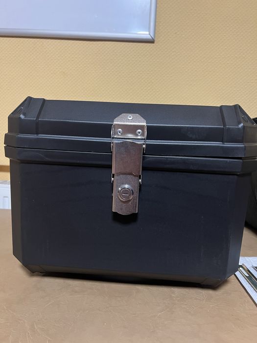 Кофри міцні пластикові АВС на один та два шоломи. Повна комплектація!