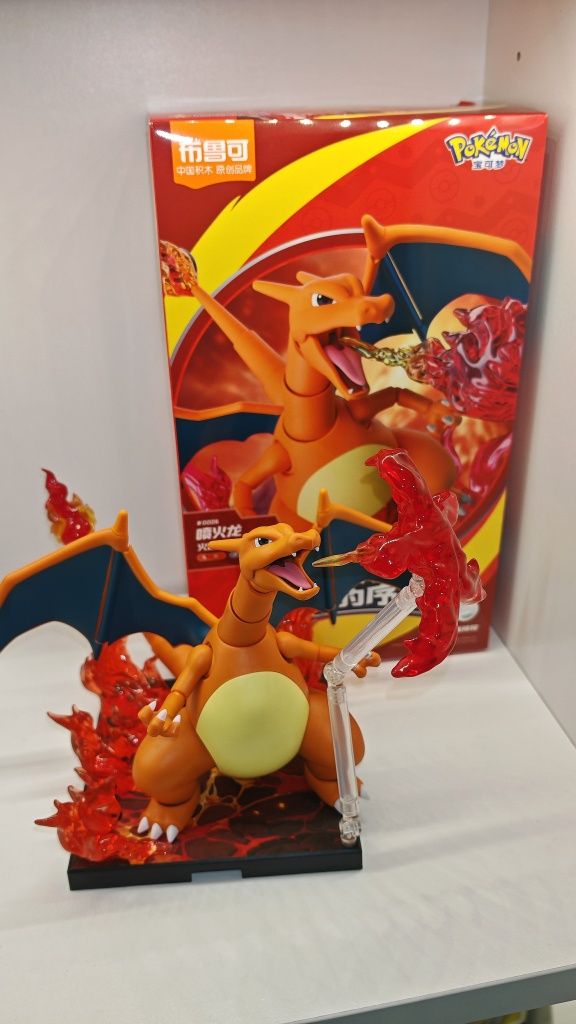 Figura Oficial Pokémon Charizard