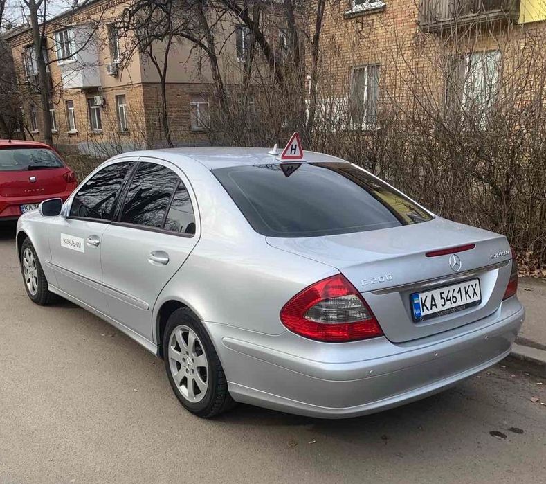 Автоінструктор. Уроки водіння.