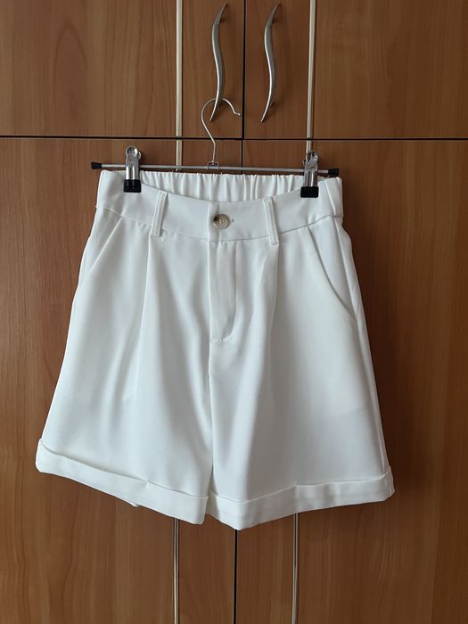 Білі літні шорти