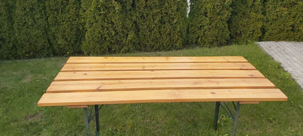 Stół z ławkami na działkę lub do ogrodu
