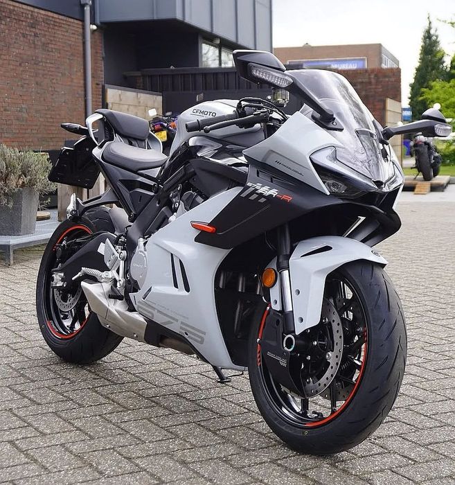 CF Moto 675SR-R Nova 2025